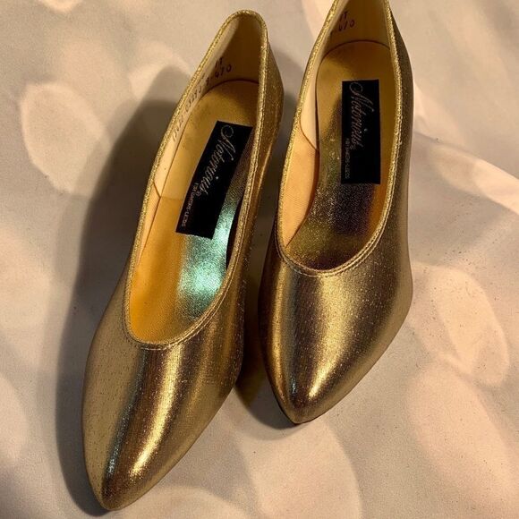 NOTORIOUS GOLD LAME PUMP 3” HEEL 8.5B - Picture 3 of 6